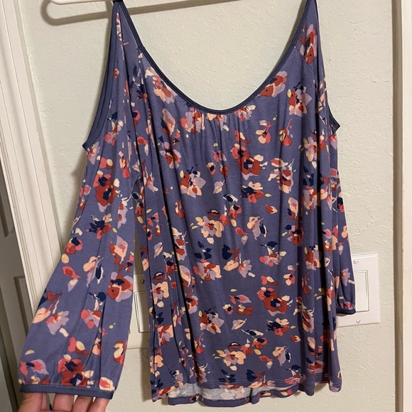 LC Lauren Conrad (kohls) top w/ shoulder cut outs - Picture 4 of 4